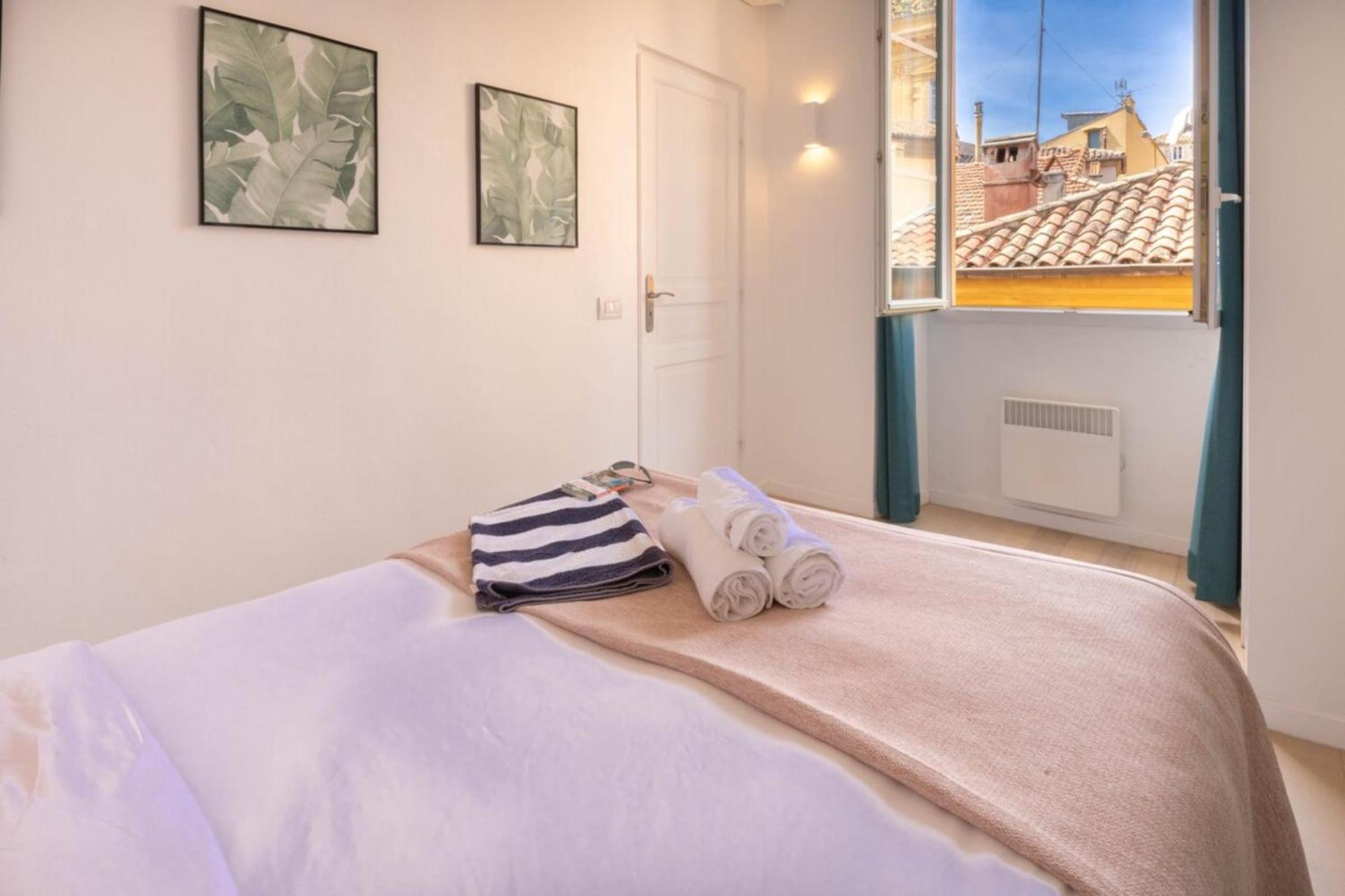 Apartment 06a3 - Lovely In The Heart Of Old