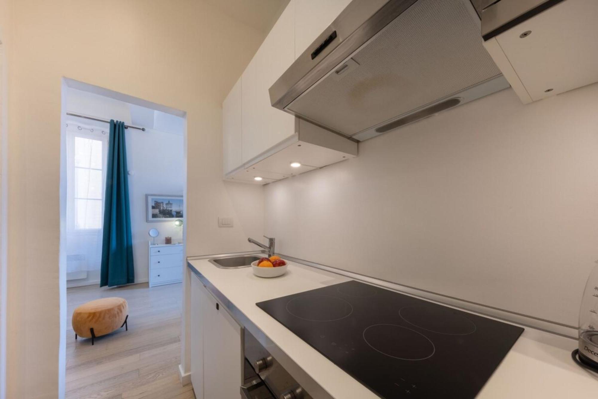 Apartment 06a3 - Lovely In The Heart Of Old *
