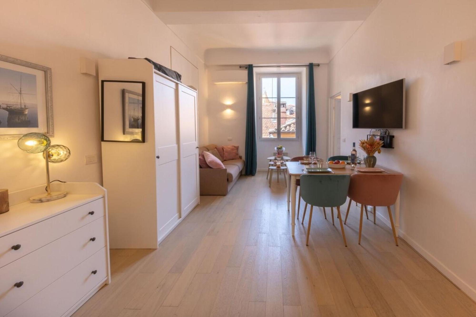 Apartment 06a3 - Lovely In The Heart Of Old *