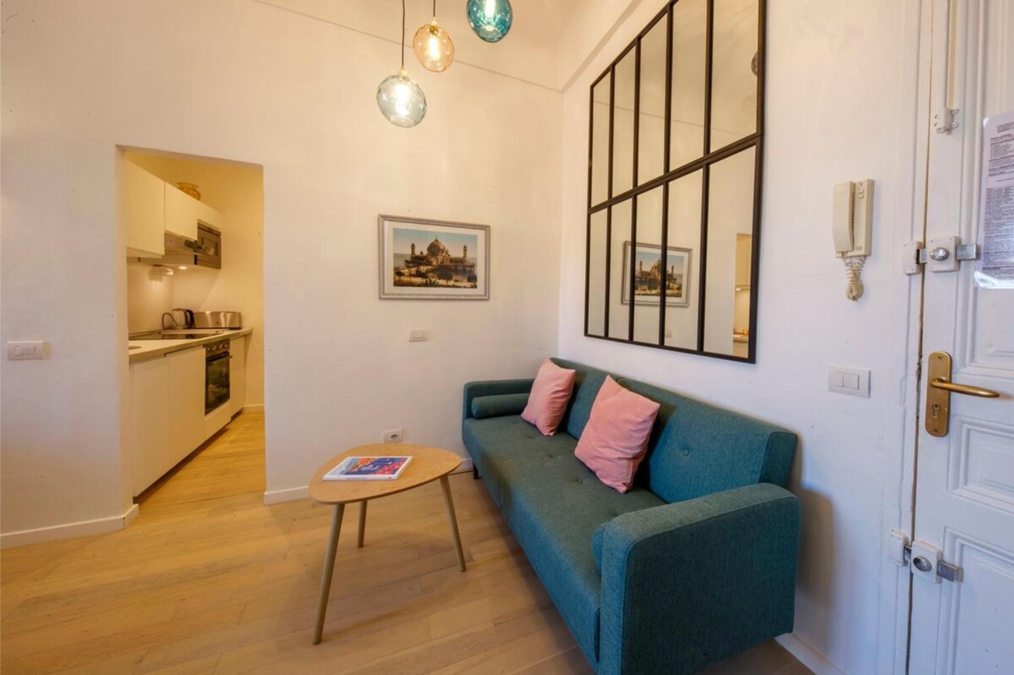 06a3 - Lovely In The Heart Of Old Apartment
